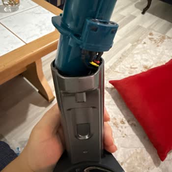 Philips XC8053 Dikey Süpürge Plastik Bağlantısı Kırıldı, Ücretsiz Onarım Talebi