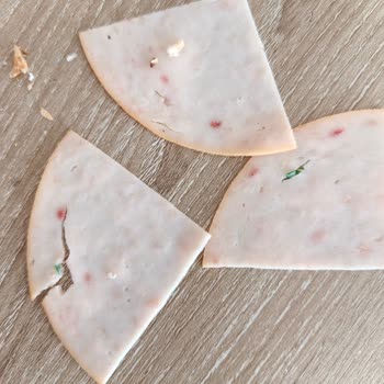 BİM Namet Hindi Fümede Plastik Parçalar Buluştuğu İçin Gıda Güvenliği Endişesi