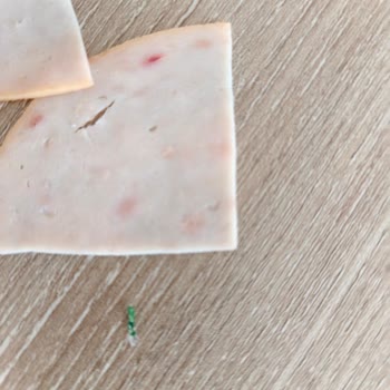 BİM Namet Hindi Fümede Plastik Parçalar Buluştuğu İçin Gıda Güvenliği Endişesi