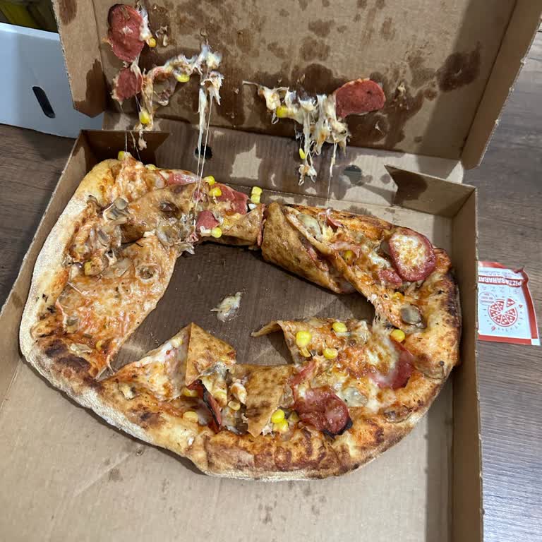 Teslimat Sırasında Pizza Ezildi Ve Kullanılamaz Hale Geldi
