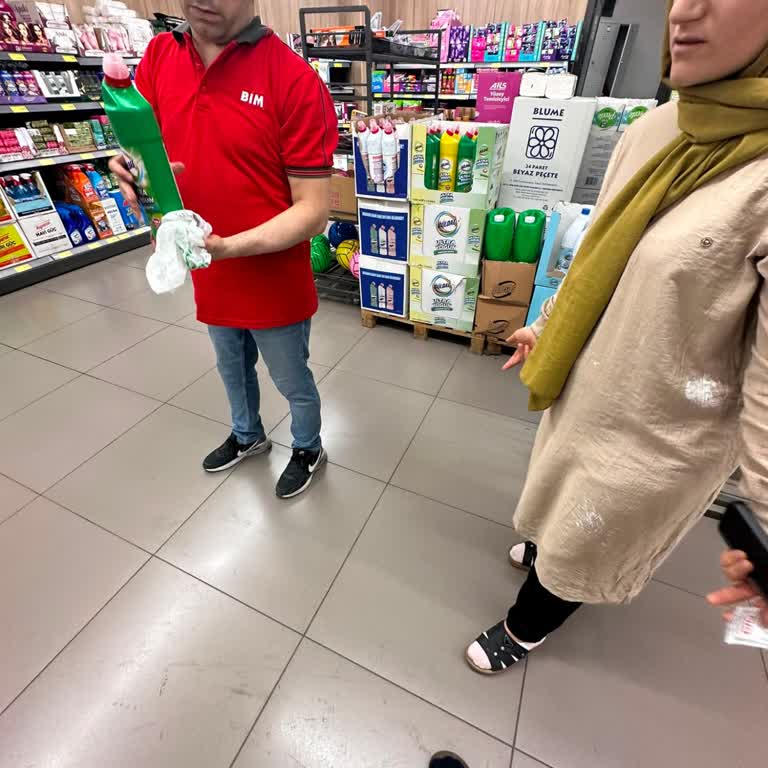 Kapağı Yırtık Domestos Ürünü Sızıntı Yapıp Kıyafetlerime Zarar Verdi Mağaza Çözüm Sunmadı