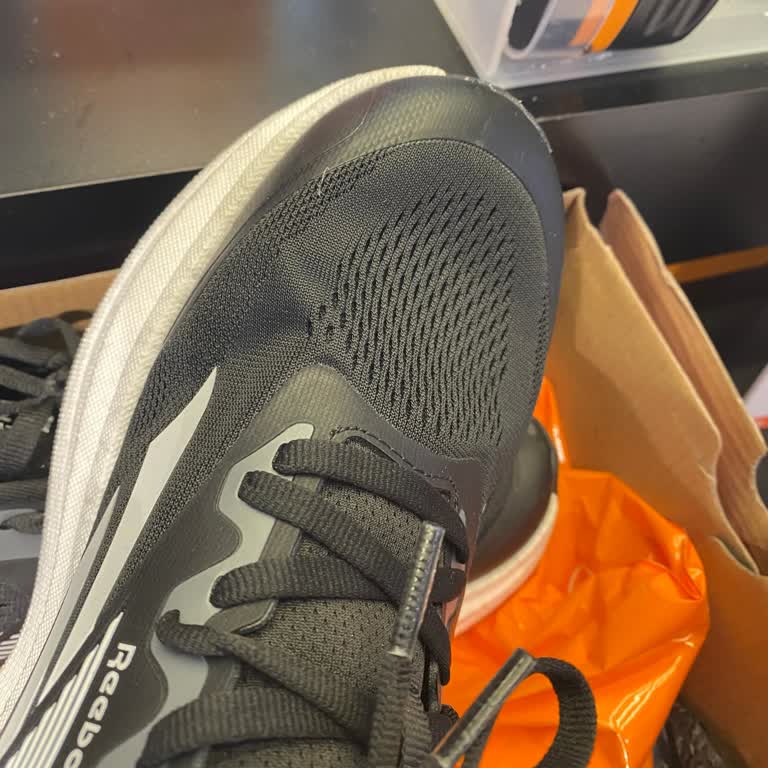 Şekil Bozukluğu Ve Rahatsızlık Yaratan Reebok Ayakkabının İade Talebi
