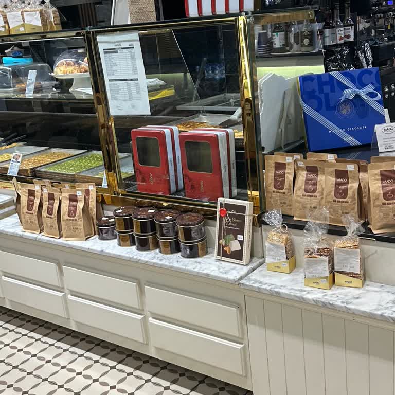Doğum Günü Pasta Hediyesi Verilmemesi Ve Şube Müdürünün Tavrı