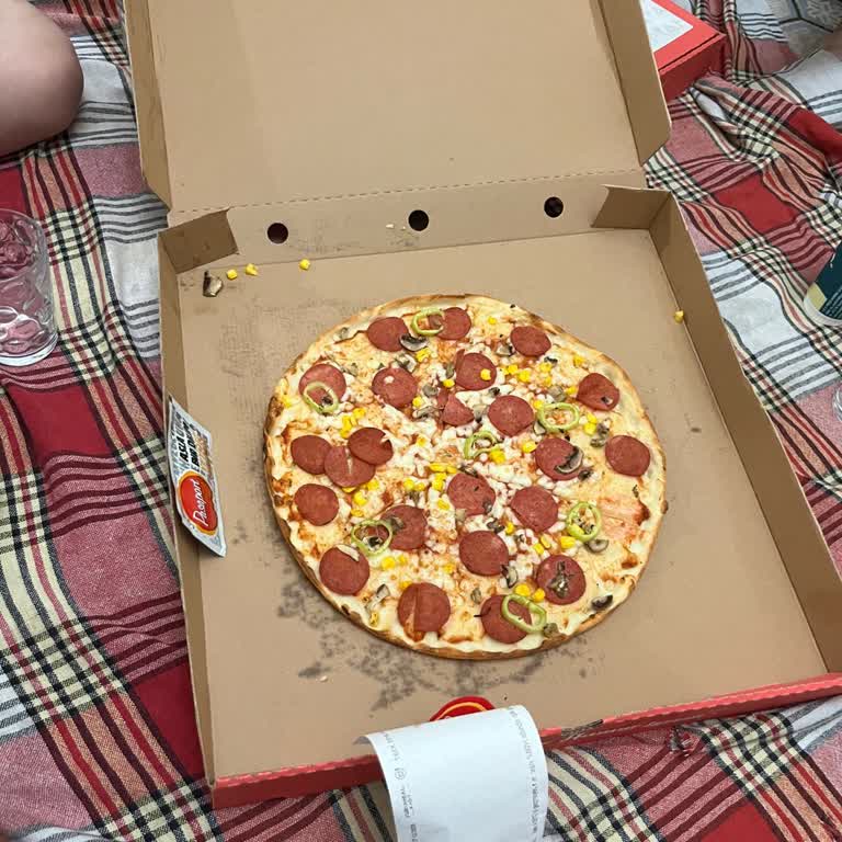 Büyük Boy Pizza Siparişinde Orta Boy Ürün Ve Çözüm Beklentisi Karşılanmadı