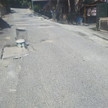 Kırık Altyapı Kapağı Araç Ve Yayalar İçin Tehlike Oluşturuyor
