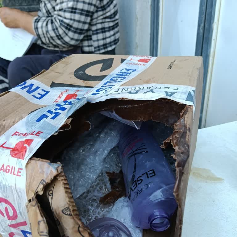 Hasarlı Kargo Kutusu Ve Dökülen Şampuan İçin Acil Çözüm Talebi