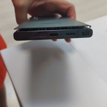 Samsung S23 Ultra Batarya Şişmesi Nedeniyle Açık Arka Kapak