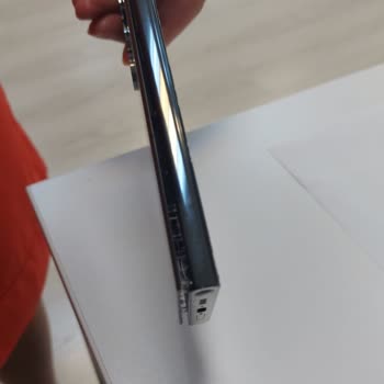 Samsung S23 Ultra Batarya Şişmesi Nedeniyle Açık Arka Kapak