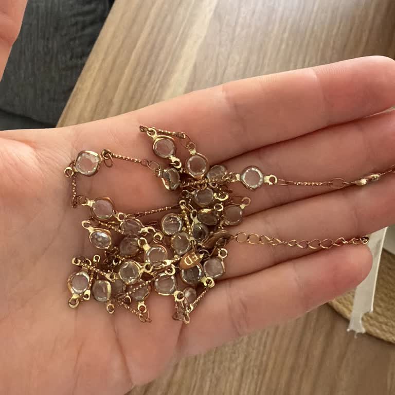Gülşah'ın Takı Tezgahı Kolye Kısa Sürede Tamamen Karardı