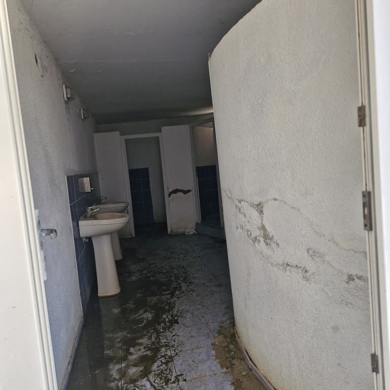 Gemsaz Sahilindeki Umumi Tuvaletlerin Kirli Ve Tıkanık Durumu
