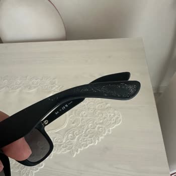 Rayban Gözlüğünün Sapındaki Soyulma Garanti Kapsamına Alınmalı