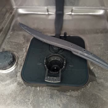 Hoover Bulaşık Makinesi Tuzlu Ve Beyaz Lekeli Yıkama Sorunu, Değişim Talebi