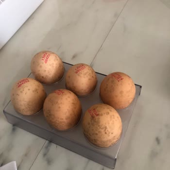 Peynirci Baba’dan Küflü Ve Siyah Yumurta Satışı