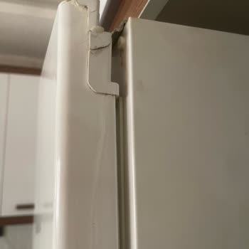 Garanti Kapsamında Olmasına Rağmen Servis Ücret Talep Ediyor Ve Buzdolabı Teslim Edilmiyor