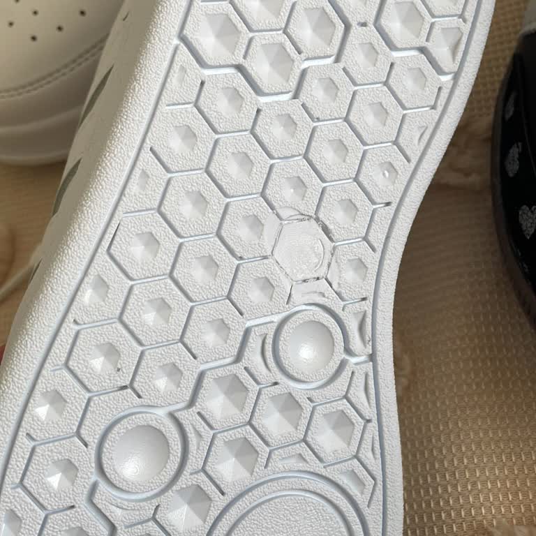 Shoeday Butik 'ten Gelen Ayakkabılarda Numara Bilgisi Silinmiş, İade ve Değişim Talebi