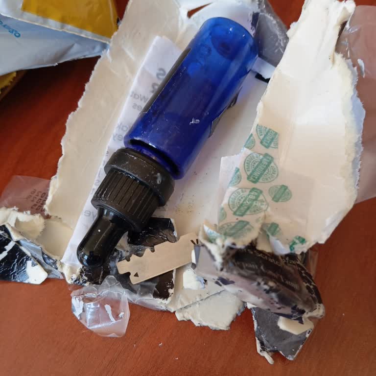 Kırık Kapak Ve Dökülen İçerik Nedeniyle Ürün İadesi Talebi