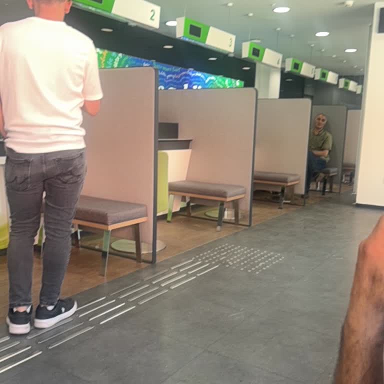 Garanti Bankası Şubesinde Gişe Çalışmaması Ve Uzun Bekleme Süresi