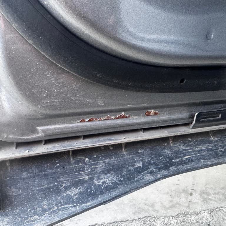 Citroen C4 Sol Arka Kapı Paslanma Ve Boya Dökülmesi Sorunu Yetkili Servisin Cevapsızlığı