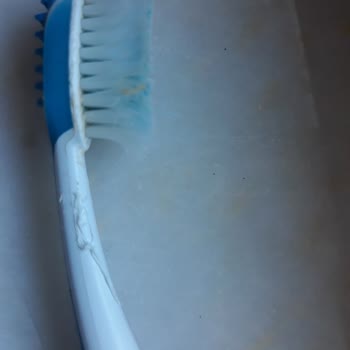 Sensodyne Dil Temizleyici Diş Fırçası Kısa Sürede Deforme Olup İşlevsiz Hale Geldi