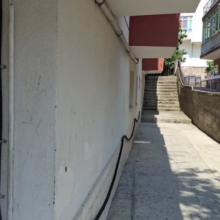 Bina Dışındaki Düzensiz Ve Güvensiz Kablo Kurulumu