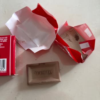 Ülker Sütlü Çikolata’nın Bozulmuş Görünümü Güveni Sarsıyor
