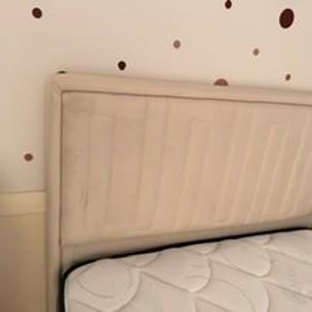 Yatakta Kırık Suntalar Ve Lekeli Başlık İçin Ücretsiz Değişim Talebi