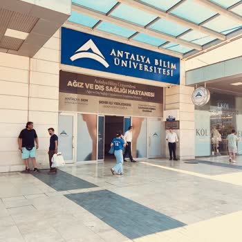 Kaba Personel Davranışı Ve Acil Diş Tedavisi Gecikmesi Şikayeti