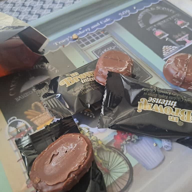 Bursa Depo Marketlerinde Satın Aldığım Eti Browni Intense Ürünleri Bozulmuş Ve Tüketilemez