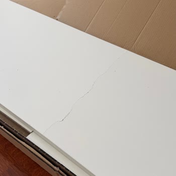 Kırık Parçalı Şifonyer Üzerine Müşteri Hizmetlerinden Çözüm Talebi
