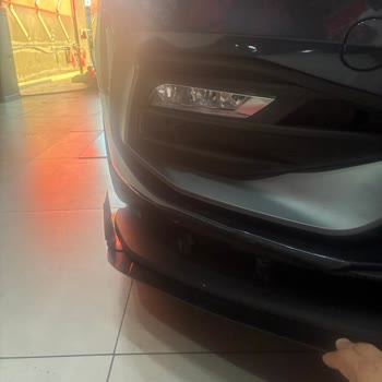 Güneşli Garaj’da Seat Leon Body Kit Montajı Sonrası Özensiz İş Ve Patlayan Lastik