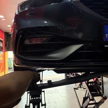 Güneşli Garaj’da Seat Leon Body Kit Montajı Sonrası Özensiz İş Ve Patlayan Lastik