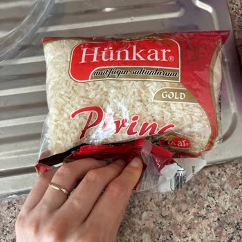 Canlı Böcekli Pirinç Ürününde Hijyen Sorunu