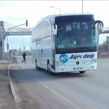 Otobüs Beni Almadı Ve Yolda Bıraktı