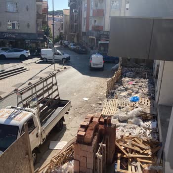 Kontrolsüz İnşaat Atıkları Ve Sürekli Gürültü Evimi Tehlikeye Atıyor
