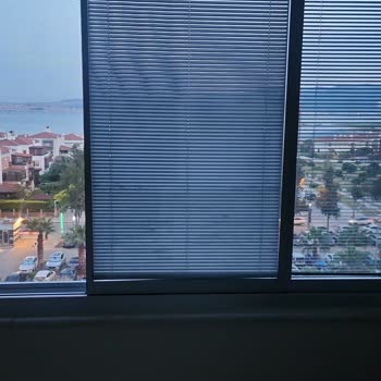 İzmir Mavişehir'deki Çift Cam Sisteminde Sürekli Su Sızıntısı Ve Cevapsız Servis