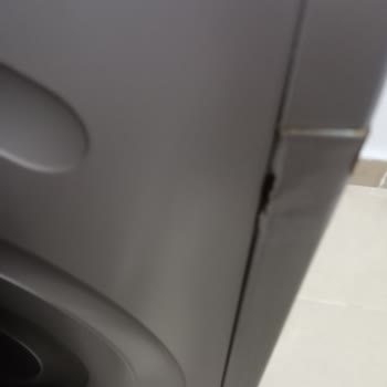 Bosch Çamaşır Makinesinde Kapak Çürümesi Ücretli Değişim Talebi
