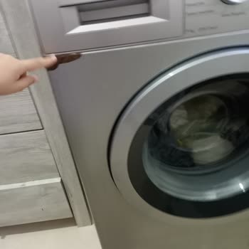 Bosch Çamaşır Makinesinde Kapak Çürümesi Ücretli Değişim Talebi