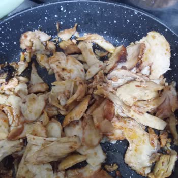 Dönerde Çiğ Tavuk Parçaları Bulundu, Sağlık Riski Ve Güven Kayıpları