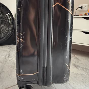 Equipaje dañado y retraso de vuelo en KLM Royal, solicito reembolso por los gastos