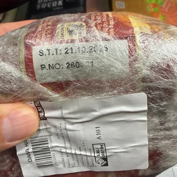 Müddetine Kadar Küflü Sucuk Ve Mağaza Personelinin Saygısız Tutumu