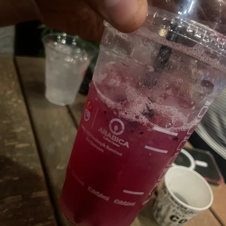 Arabica Cafe Ankara Şubesinde Kalitesiz Apple Soğuk İçecek, İade Ve Çalışan Uyarısı Talebi