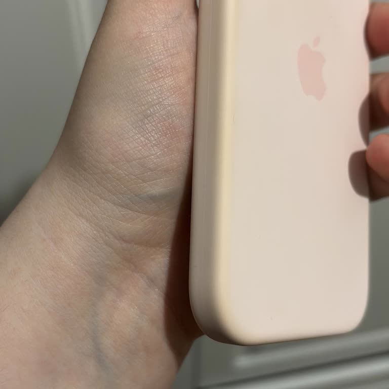 Dolap’ta Defolu İPhone 15 Kılıfı Ve Satıcı Engellemesi