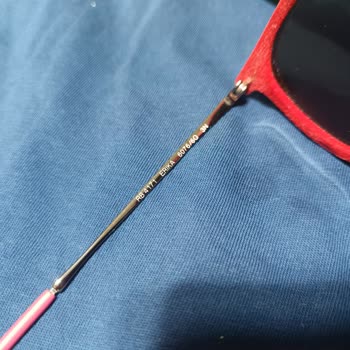 Rayban Güneş Gözlüğünün Cam Kaplaması Bir Saatte Soyuldu, Garanti Reddedildi