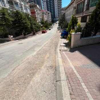 Kazı Sonrası Asfalt Eksikliği Dairede Su Baskınına Yol Açtı