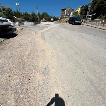 Kazı Sonrası Asfalt Eksikliği Dairede Su Baskınına Yol Açtı