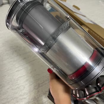 Sıfır Aldığım Dyson Süpürge Kutuda Kullanılmış Toz Ve Kıllar İçeriyor