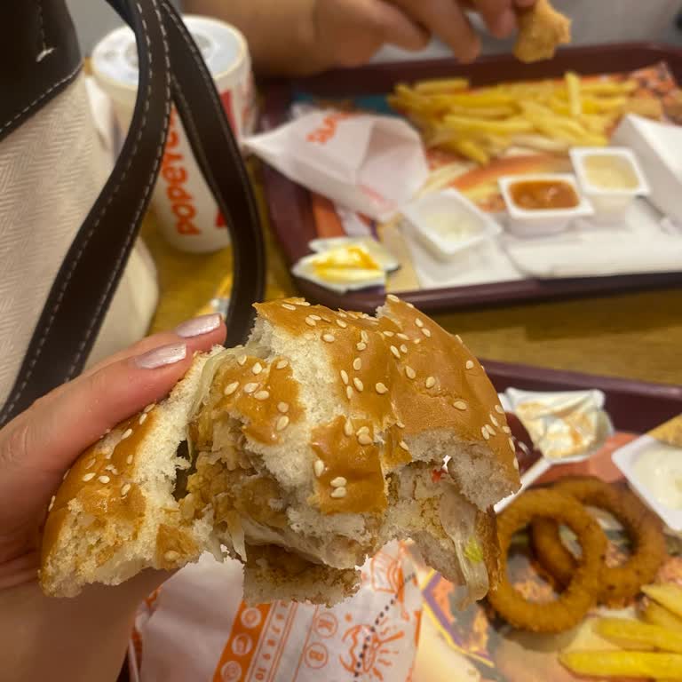 Şirinyer Popeyes Şubesinde Bayat Ekmek Ve Az Tavuk