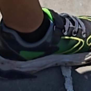 Ayakkabının Yan Kısımları Açıldı Ve Ücretsiz Değişim Talebi