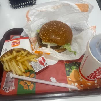Balçova Burger King Şubesinde Kalitesiz Hamburger Ve Agresif Personel Şikayeti