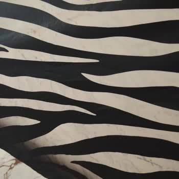 Armine Zebra Desenli İpek Eşarbın Boya Vermesi Ve Değişim Talebi